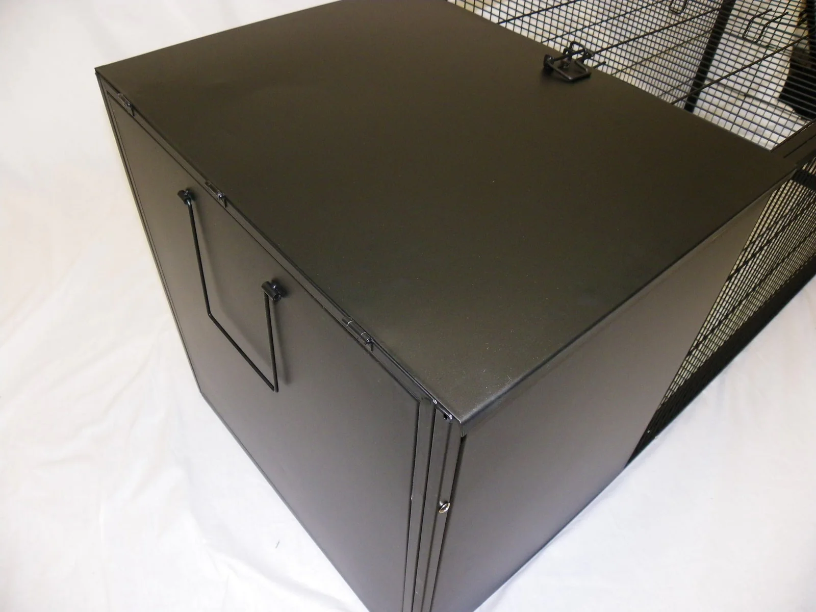 Metal Rabbit Hutch 1.5m (Black) - Image 3