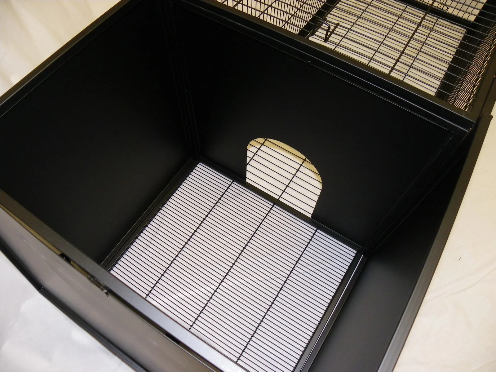 Metal Rabbit Hutch 1.5m (Black) - Image 4
