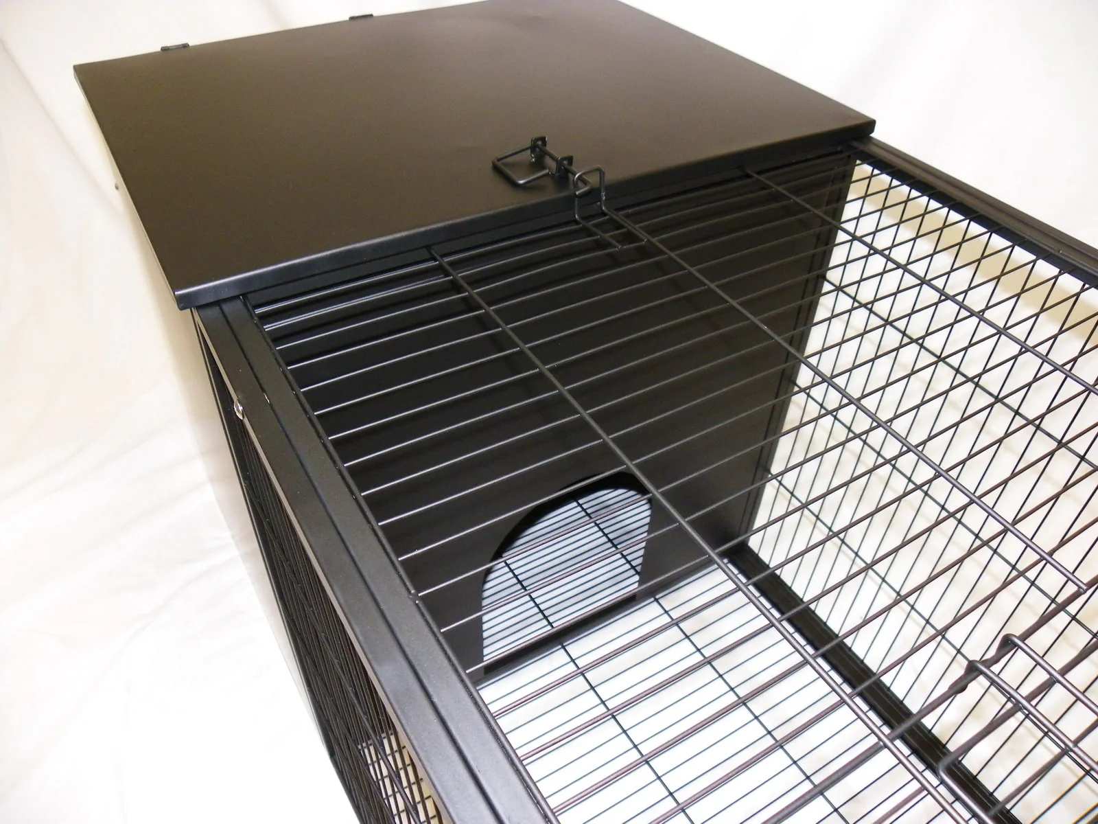 Metal Rabbit Hutch 1.5m (Black) - Image 5